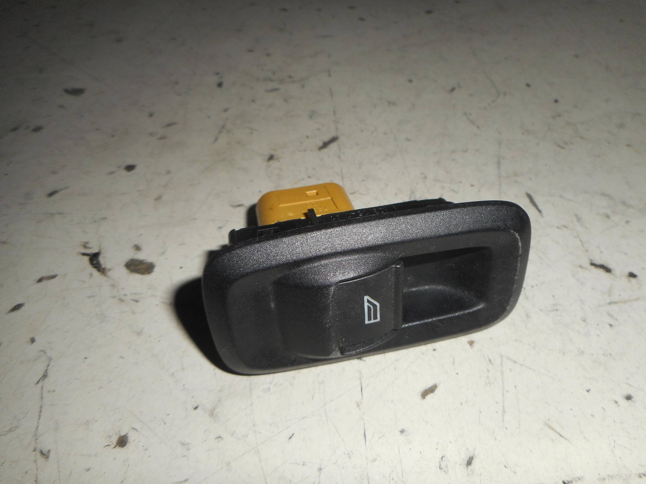 Interruttore alzacristalli porta ant.